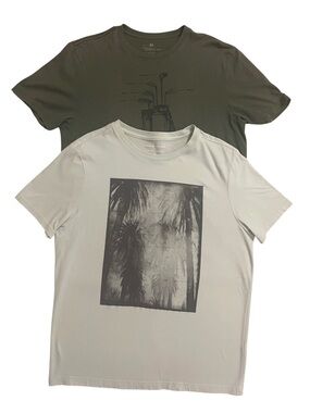 Banana Republic Men's Medium
Bundle 2 Graphic Tees Golf &
Palm Trees
Size M